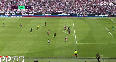 5次超越凯恩，哈兰德是本赛季五大联赛单场进球2+最多的球员（哈兰德本赛季五大联赛单场2+进球最多，5次力压凯恩）