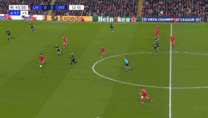 英格兰近8次世界杯对阵欧洲球队6负，近两届均被欧洲球队淘汰（英格兰世界杯近8战欧洲队输6场，连续两届被欧洲对手淘汰）