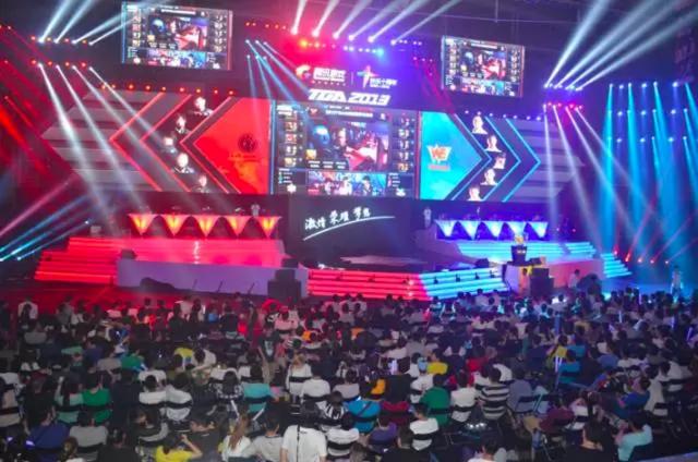 LEC夏季赛W4D1：FNC爆冷输TH让出榜首；四队力争常规赛第一